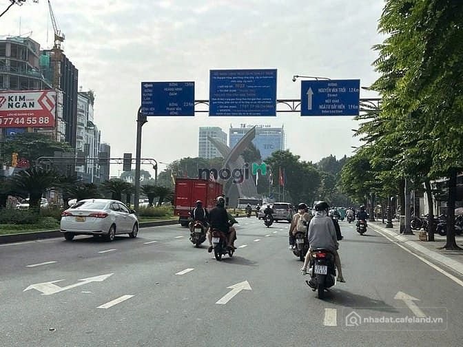 Bán nhà riêng: CC gửi bán nhà MT ngay CV Hoàng Văn Thụ 163m2 ngang 11m 5 lầu 28 