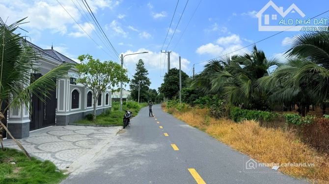 Bán đất thổ cư: Long Mỹ- Phước Hải Lô đất 10x30- 300m2-80 thổ cư Mặt tiền đường 