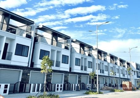 Bán biệt thự:  BÁN NHÀ LIÊN KẾ THE LIGHT CITY – 1 TRỆT 2 LẦU – ĐẤT 100M² – MẶT 