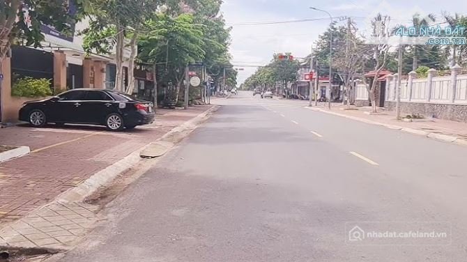 Bán đất thổ cư: LÔ ĐẤT ĐẸP 1000M2 MT TRẦN PHÚ TRUNG TÂM THỊ TRẤN PHƯỚC BỬU, SẴN 