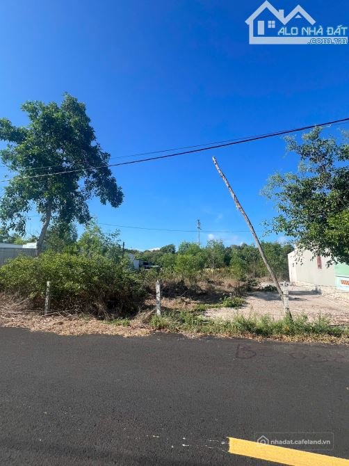 Bán đất thổ cư: LÔ ĐẤT BIỂN CỰC ĐẸP SÁT BÊN ĐÔ THỊ THE TROPICANA NOVALAND, SẴN T