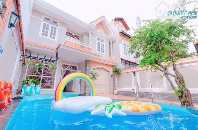 Bán biệt thự: Bán biệt thự Hồ Bơi, Sân Vườn tại Lạc Long