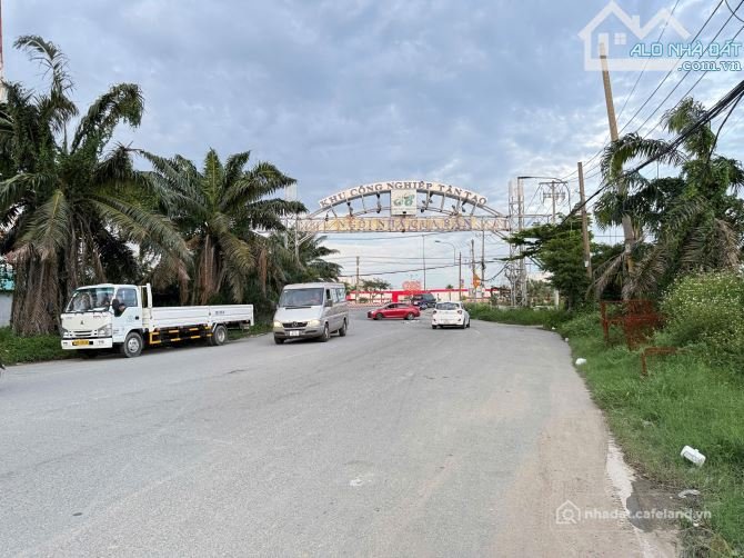 Bán kho, nhà xưởng: NHÀ XƯỞNG, KHU CÔNG NGHIỆP TÂN TẠO, KHÓ TÌM, (82X100).