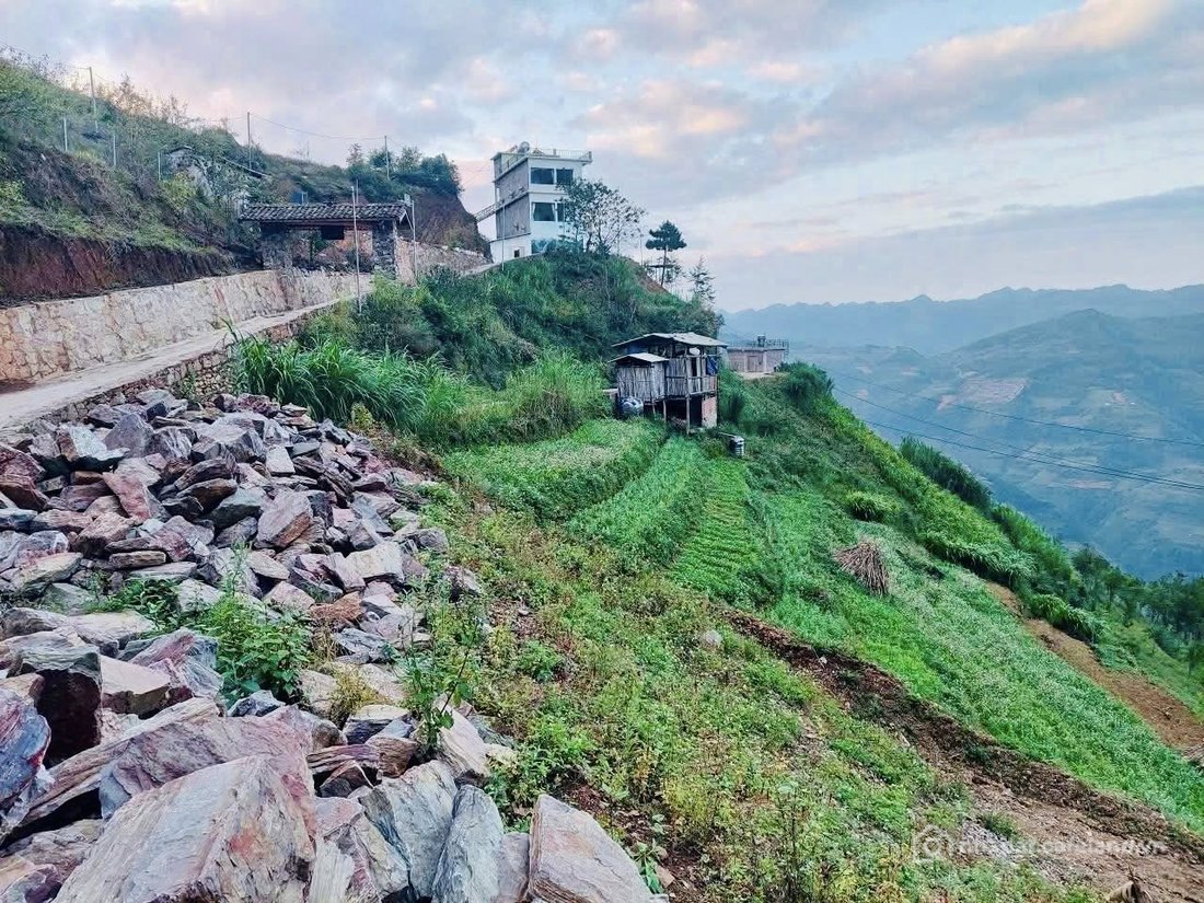 Bán đất thổ cư: Bán đất huyện Đồng Văn, tỉnh Hà Giang, giá 3 tỷ