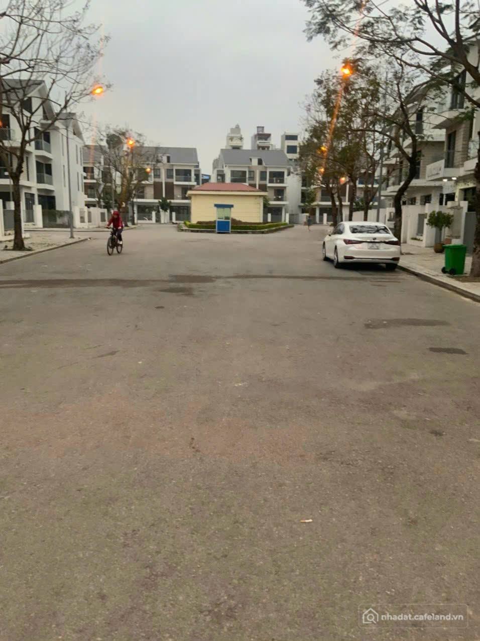 Bán nhà riêng: Bán nhà liền kề khu đô thị Dương Nội, 178m2 - 4 tầng - kinh doanh