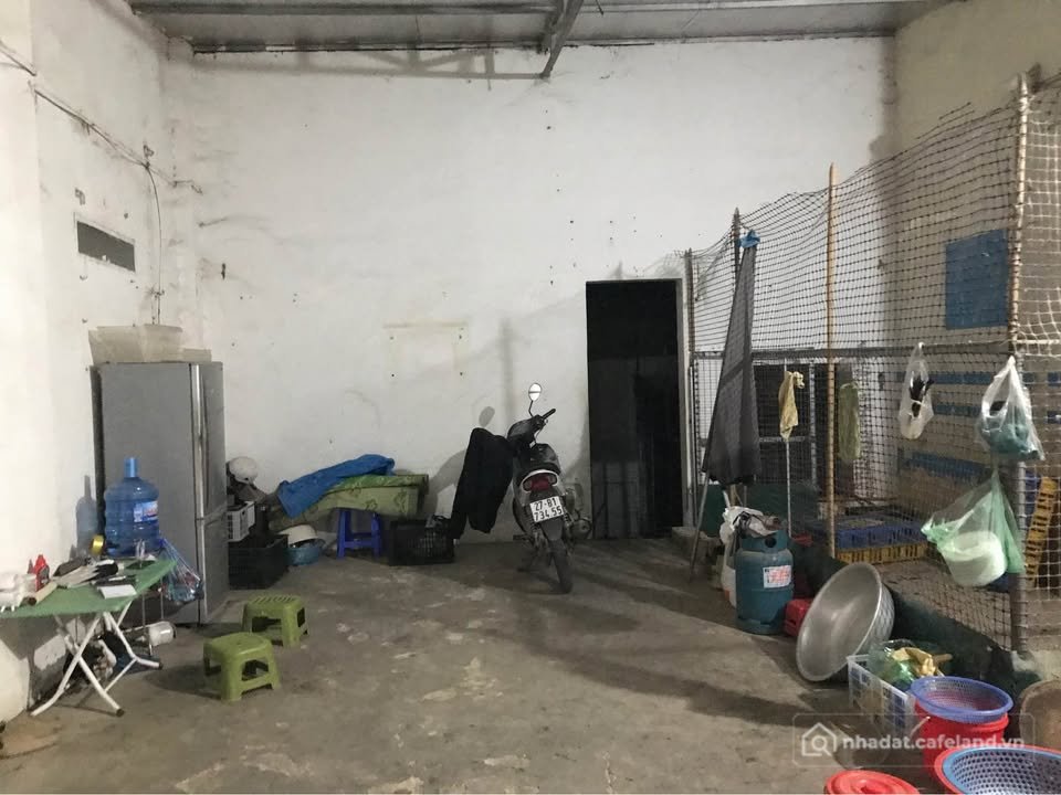 Bán nhà riêng: Nhà cấp 4 siêu xinh, tọa lạc tại vị trí đắc địa trung tâm Chợ C4,