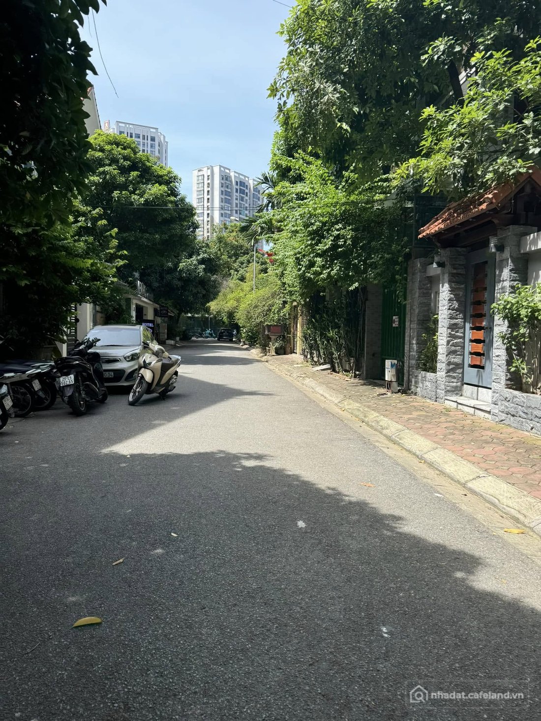 Bán biệt thự: Biệt thự Trần Kim Xuyến, khu đô thị Yên Hòa, không gian sống xanh