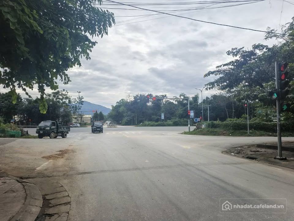 Bán đất thổ cư: Bán đất mặt đường trung tâm Tuyên Quang, 120m2, ô tô tránh