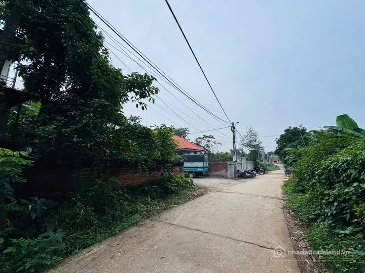 Bán đất thổ cư: Đất vàng góc 2 mặt tiền, sổ đỏ sẵn sàng, giá hời cho nhà đầu tư