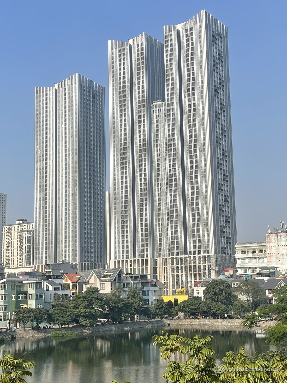 Bán căn hộ chung cư: Bán gấp căn hộ chung cư Grand Sunlake 92m² – giá 7,5 tỷ – s