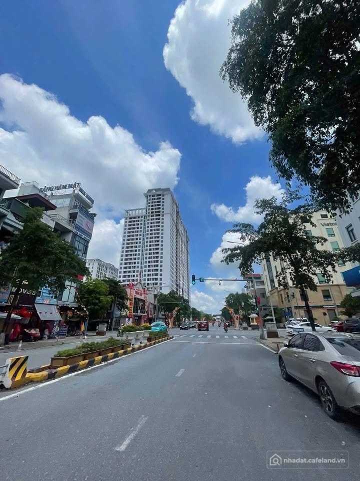 Bán căn hộ chung cư: Bán căn hộ 2 ngủ, 2 vệ sinh tại chung cư Eden Garden, mặt đ