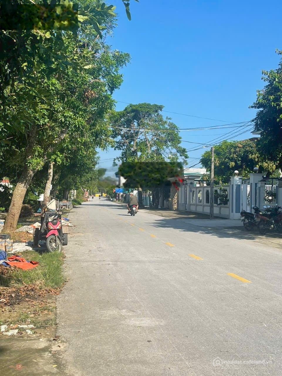Bán đất thổ cư: Hàng Hiếm! 600m2. Mt 20m. Trục chính nam sầm sơn. Đường 38m. Kin