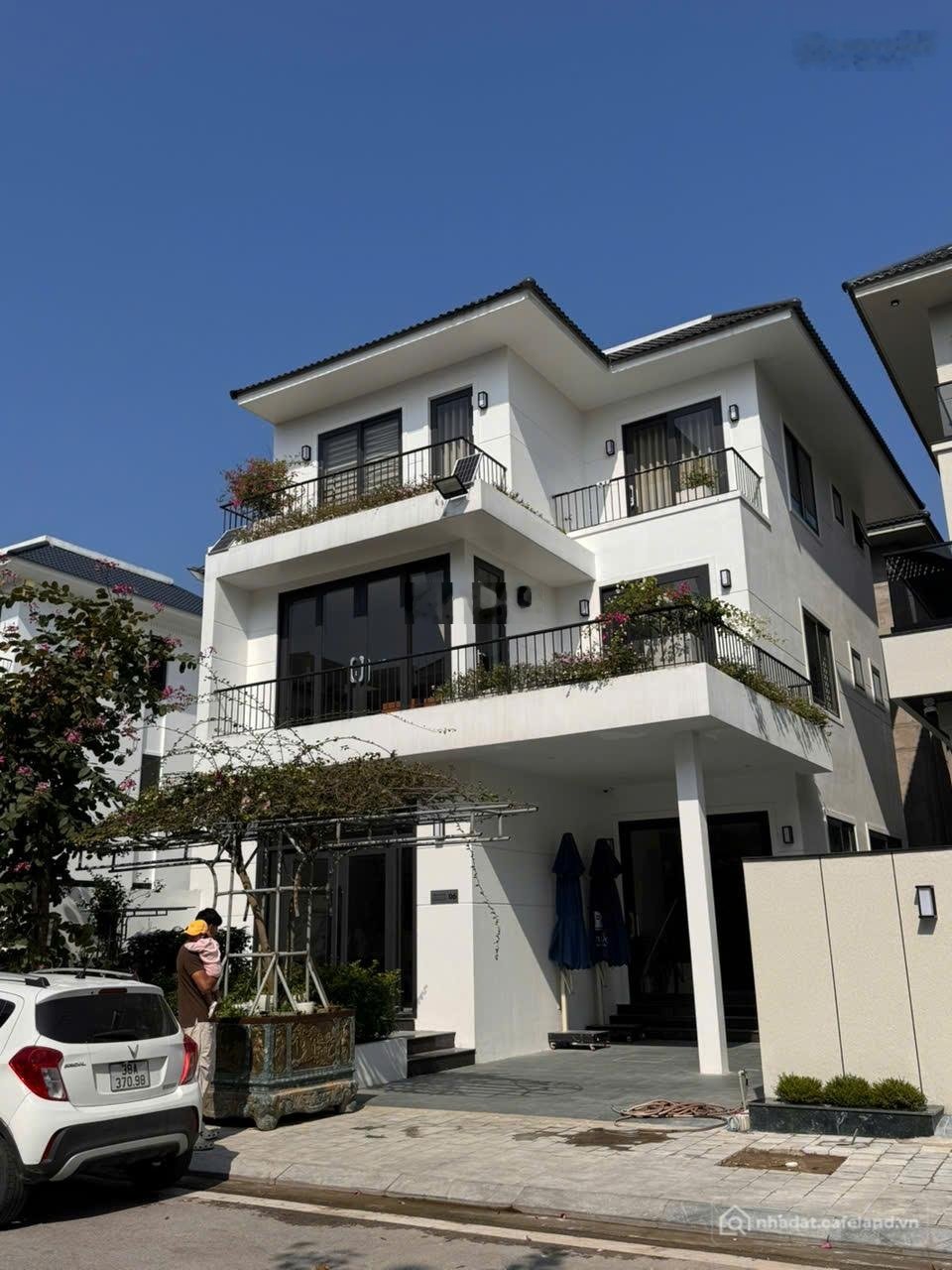 Bán nhà phố dự án: Bán căn shophouse trục đường 36m, cách đường 72 tầm 50m. Bàn 