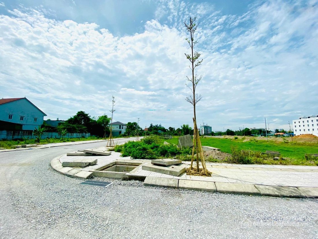 Bán đất thổ cư: Bán đất kinh doanh dự án Golden City 5 gần ngã tư cực kỳ thoáng 