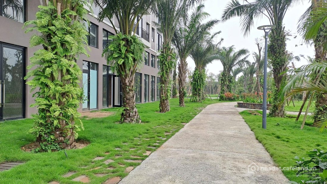 Bán nhà phố dự án: Bán nhà shophouse kd 3 tầng giá 7,x tỷ đưởng trước 18 m có cô