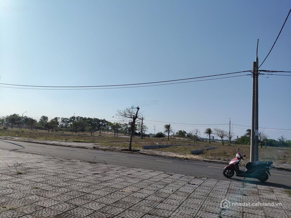 Bán đất thổ cư: Hot! biển ĐN DT 100m2, view công viên, giá 3.15 tỷ, đường 15.5 m