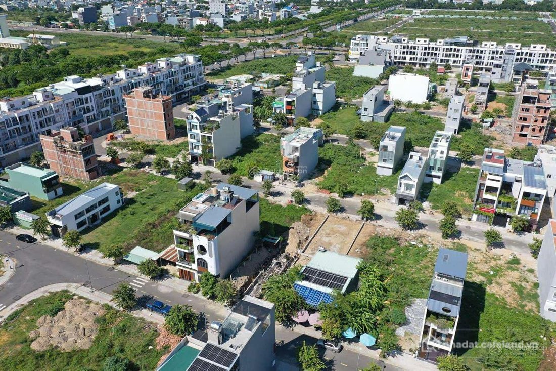 Bán đất thổ cư: Bán lô kẹp cống đường Hòa Phú 26, KĐT - Kim Long City, cách biển