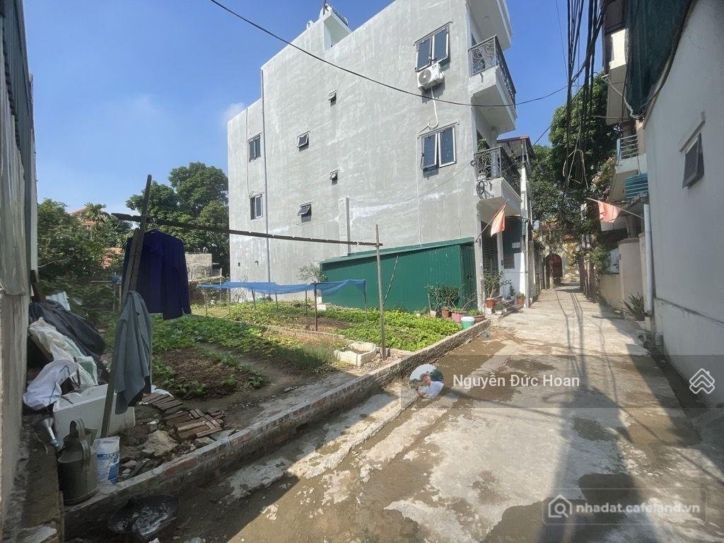 Bán đất thổ cư: Ô tô vào đất, dân cư đông đúc, gần trường đại học, gần khu công 