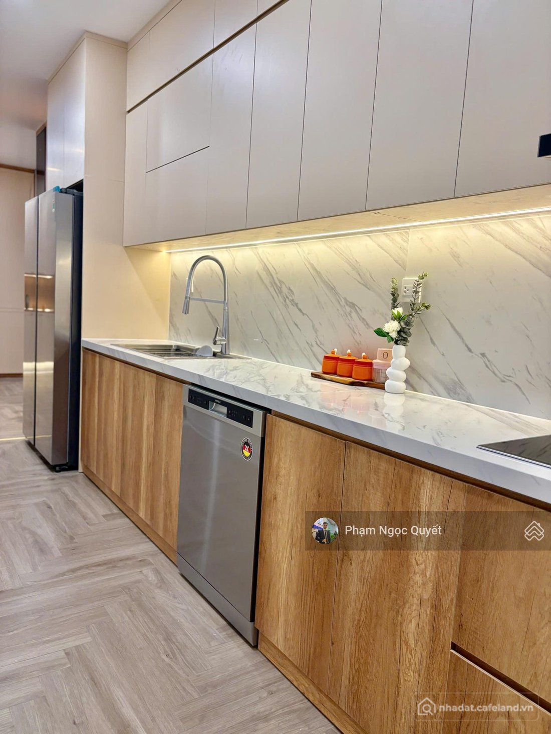 Bán căn hộ chung cư: Chính chủ bán căn 106,1m2 2PN +2WC Tầng Trung đẹp giá 18,5 