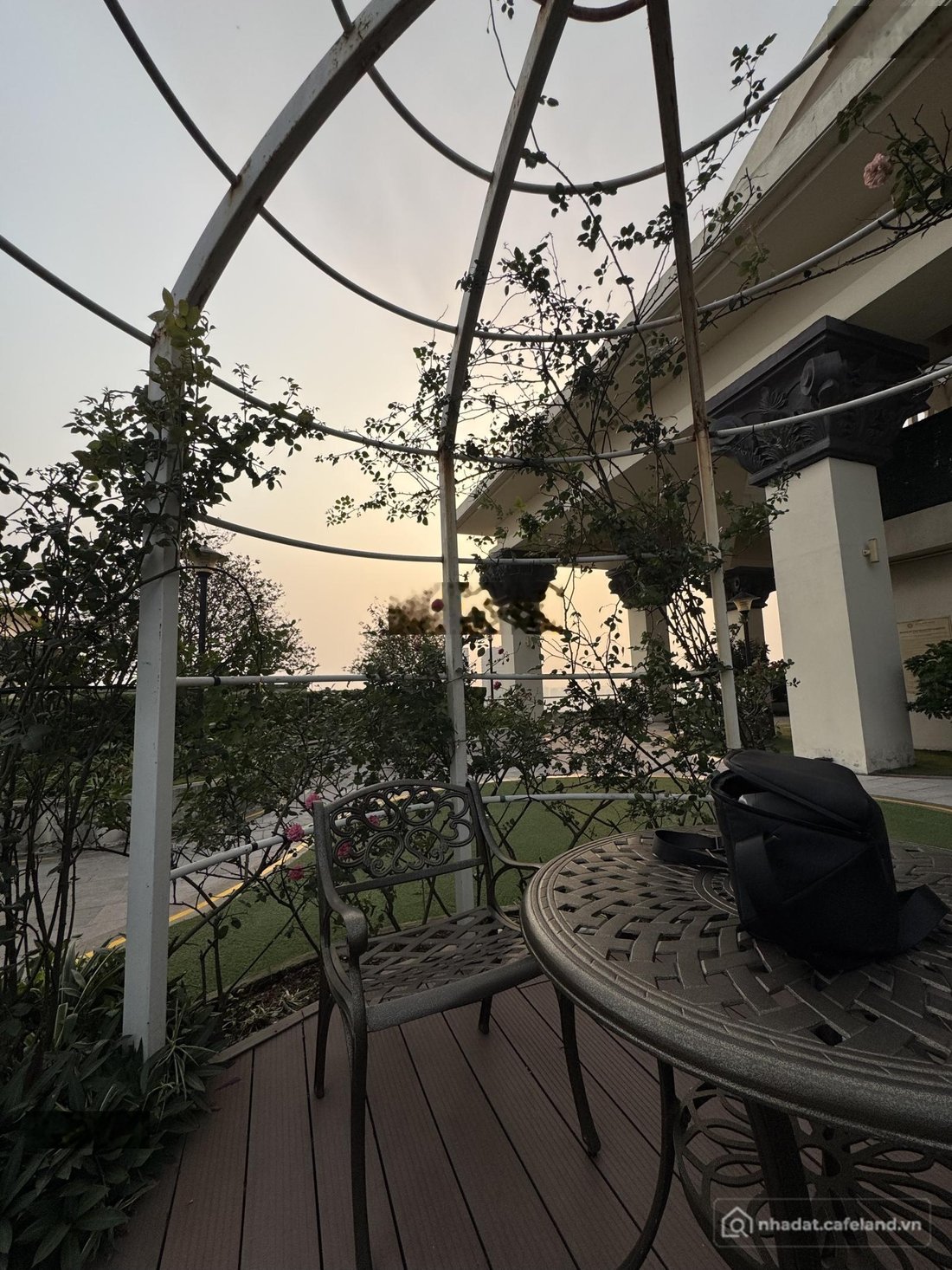 Bán căn hộ chung cư: Trực diện Hồ Tây, 3PN, 111m2, D Le Roi Soleil. 59 Xuân Diệu