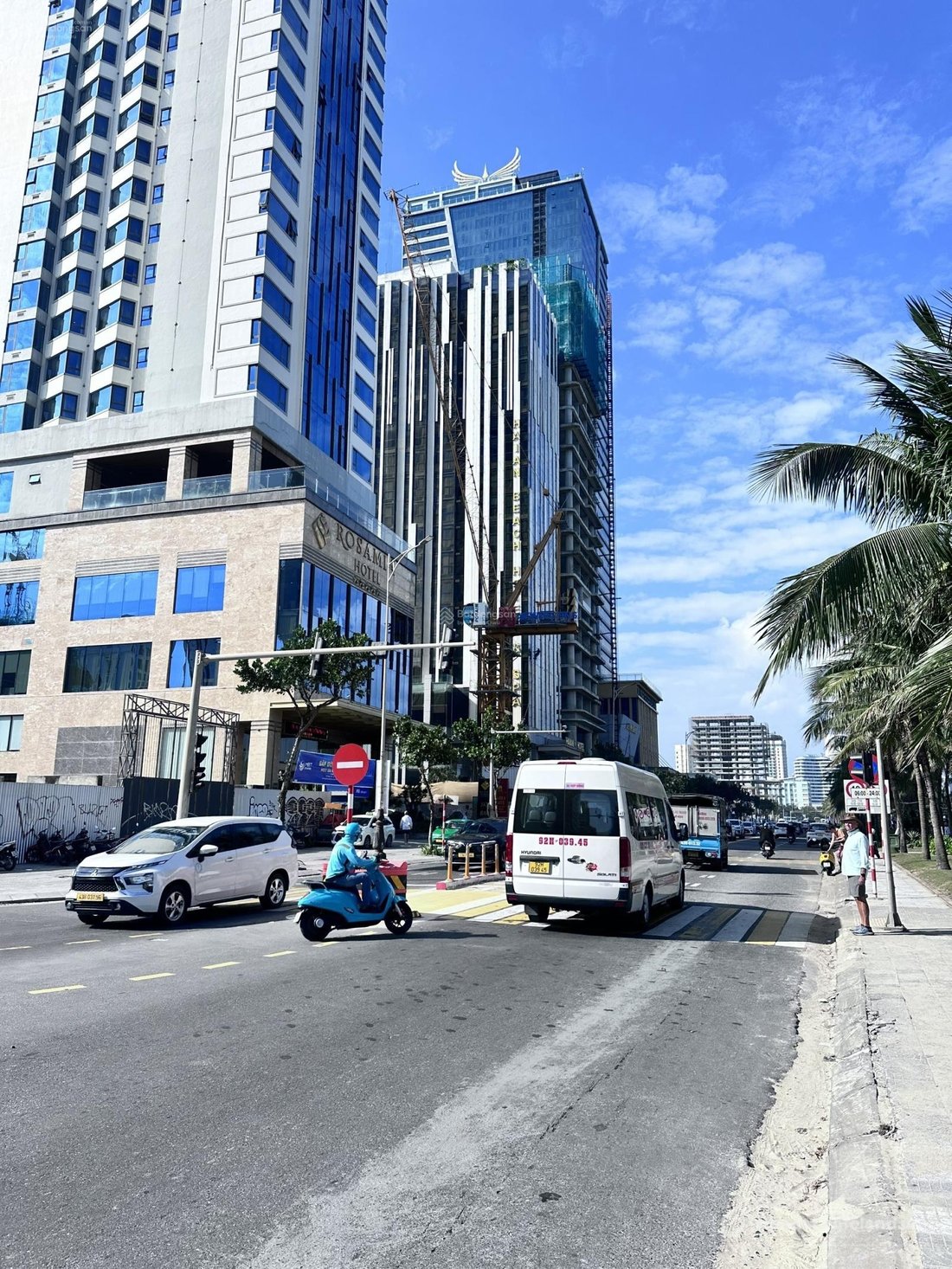 Bán đất thổ cư: Chào bán lô đất đẹp 2 mặt tiền sát Hồ Xuân Hương, trục chính ra 