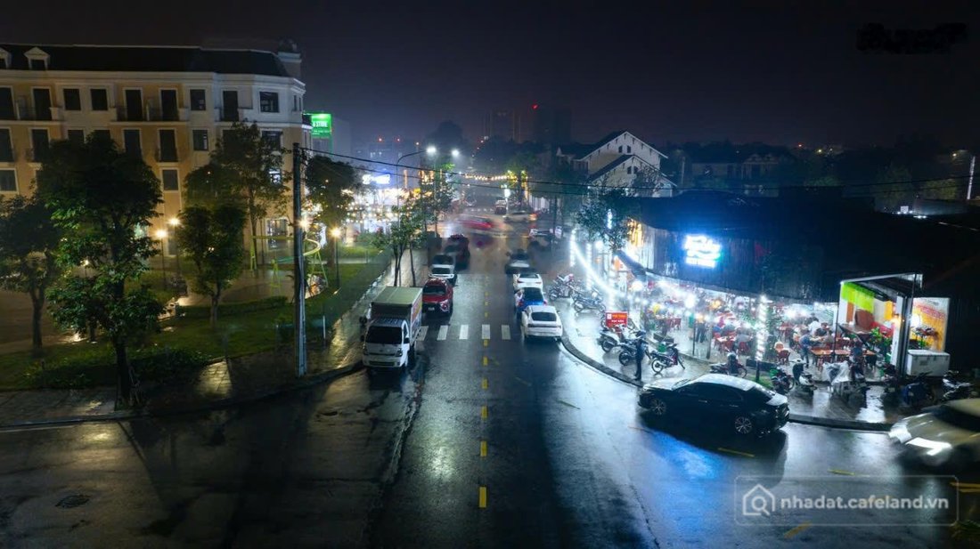 Bán nhà phố dự án: Hàng hiếm trục Đại Cồ Việt 40m, Vincom Shophouse Royalpark Qu