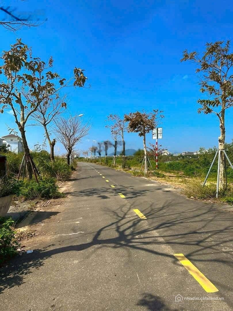 Bán đất thổ cư: Bán đất biệt thự đường Giáng Hương 1 view sông, 413m2, giá 45 tỷ