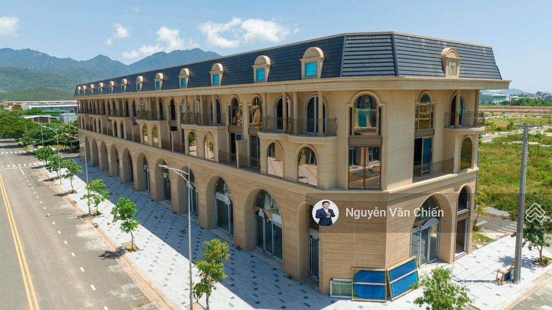 Bán nhà phố dự án: Chính chủ bán căn Shophouse đường 15m infinity đường Trung Lậ