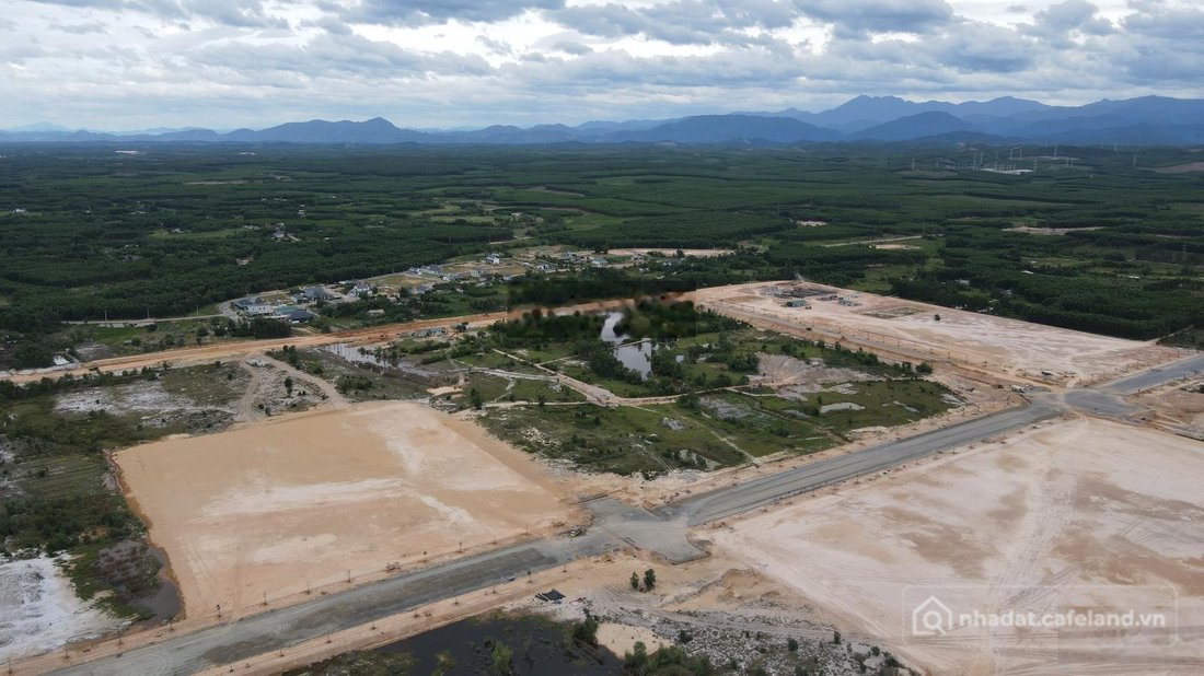Bán đất thổ cư: Bán 1500m2 mặt tiền ~ 50m QL1A - đoạn KCN Quảng Trị 500ha - làm 