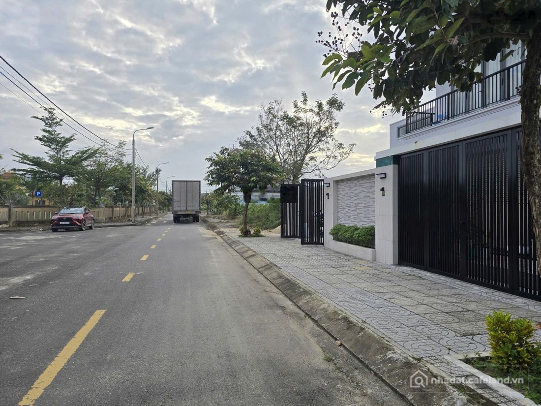 Bán đất thổ cư: Cần bán gấp 300m2 lô đất biệt thự Lakeside quận Liên Chiểu, Đà N