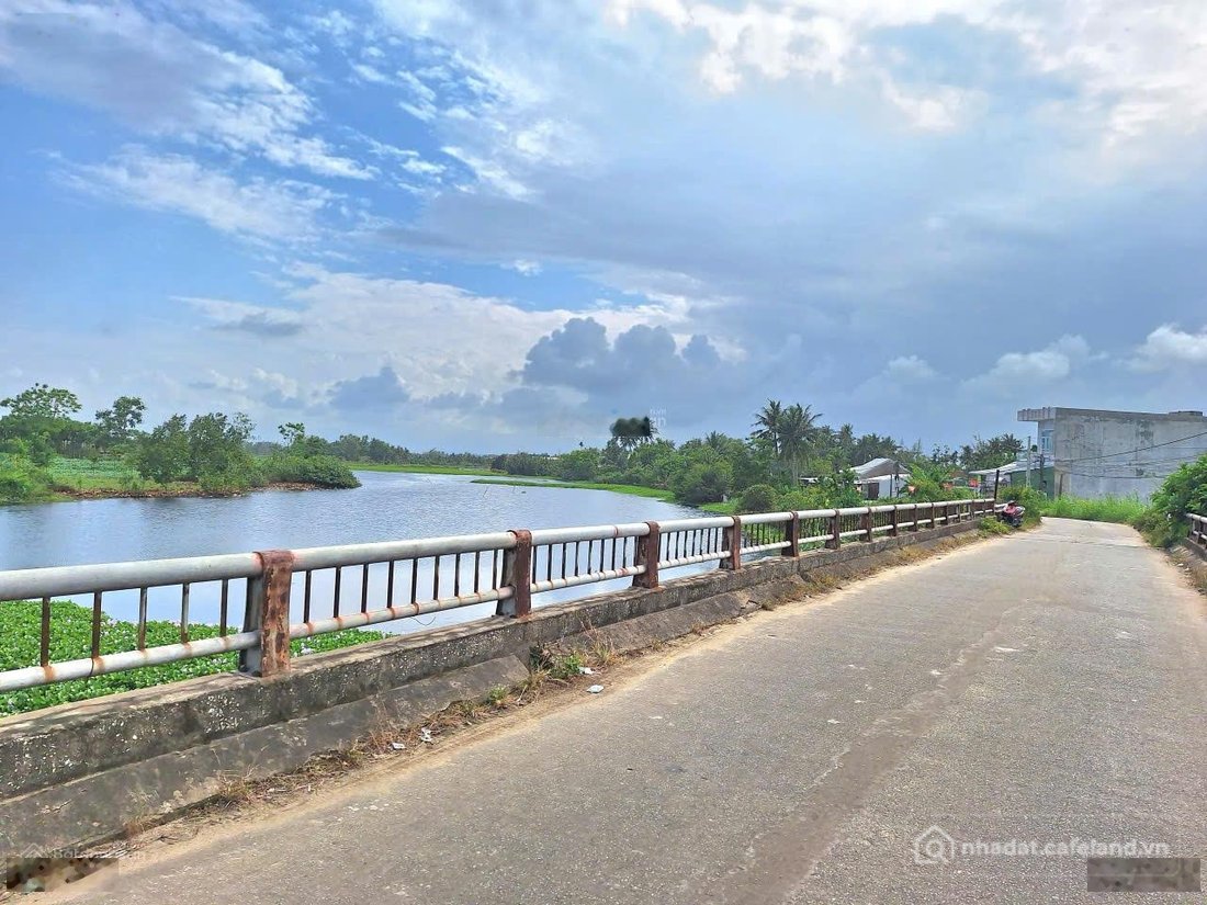 Bán đất thổ cư: Bán đất nền 120 m2. Liền kề dự án Coastal đang hot ở Quảng Ngãi.