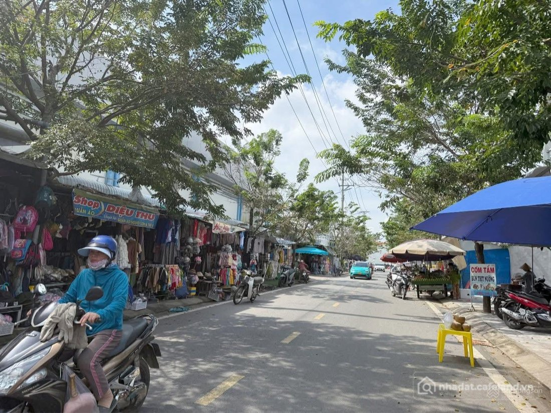 Bán đất thổ cư: Chính chủ bán 2 lô liền kề mặt tiền Chợ Hàng Rượu, phù hợp ở và 