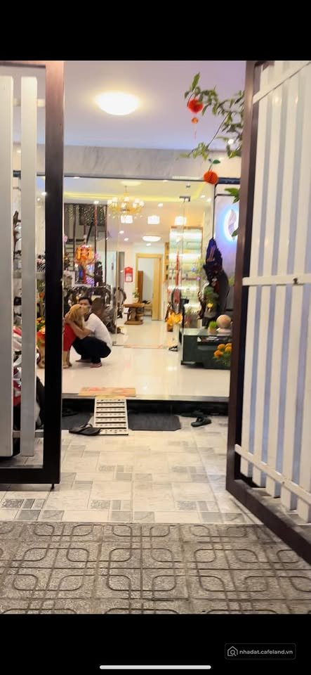 Bán nhà riêng: Nhà 6 tầng thang máy mặt tiền Hồng Lĩnh, Nha Trang - Sổ hồng sẵn 