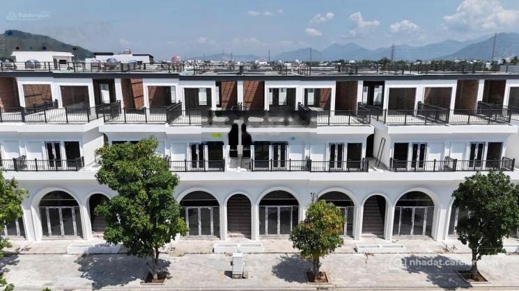 Bán nhà phố dự án: Shopouse mặt đường 23m KVG Mozzadiso Mỹ Gia giá chỉ 8,2 tỷ