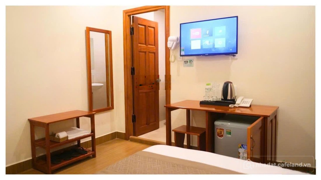 Bán nhà riêng: Bán nhanh khách sạn trung tâm khu golf Valley 12 phòng + thang má