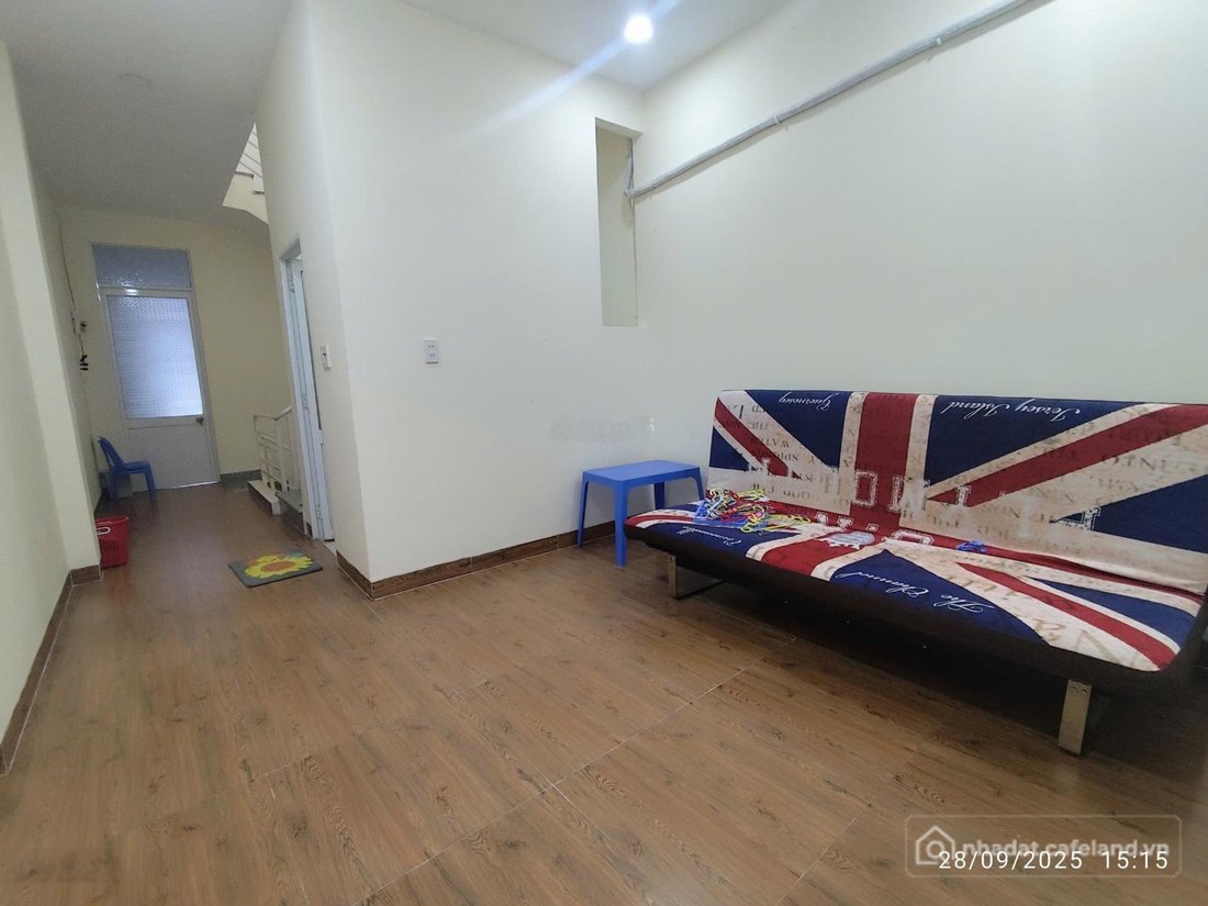 Bán nhà riêng: Nhà 3 tầng đường ô tô - lê thánh tôn ngay bên vincom plaza.