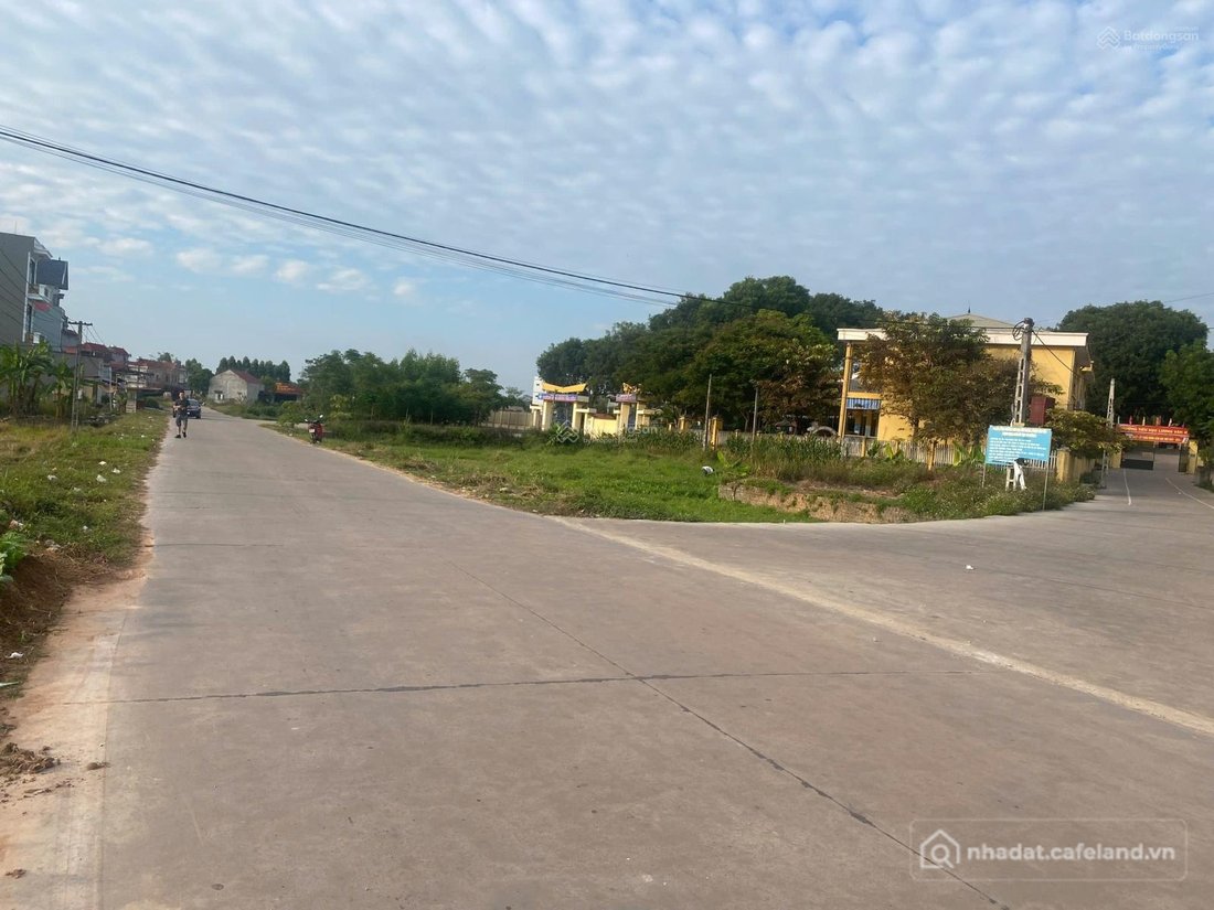 Bán đất thổ cư: Bán lô đất đẹp tại Tân Trung, Tân Yên cũ (nay là xã Nhã Nam, tỉn