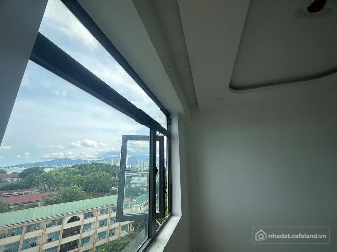 Bán căn hộ chung cư: Chính chủ cần bán căn hộ Napoleon tầng 8, view biển