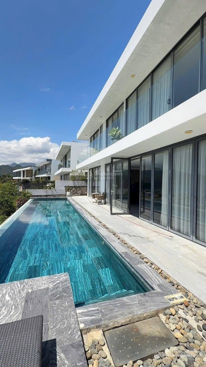 Bán biệt thự: Bán thự biển cao cấp anh nguyễn nha trang giá bán: 80 tỷ