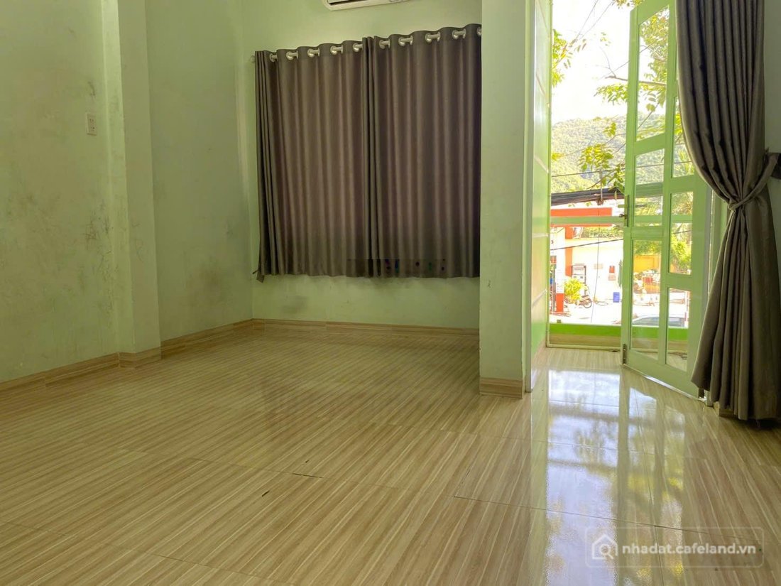 Bán nhà riêng: Nhà 2 tầng 2 mặt tiền kinh doanh đường Tô Hiệu, Việt Bắc. Giá chỉ