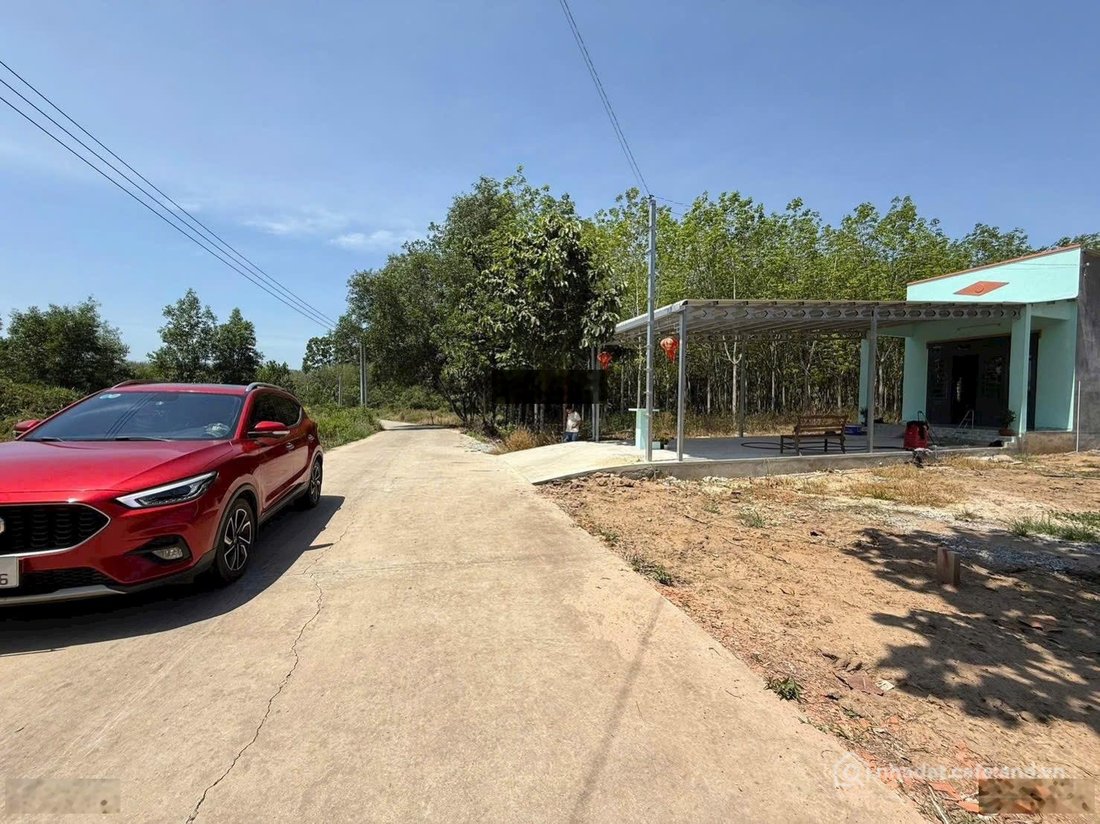 Bán đất thổ cư: Đất thổ cư sổ sẵn công chứng liền, sát cạnh khu công nghiệp.