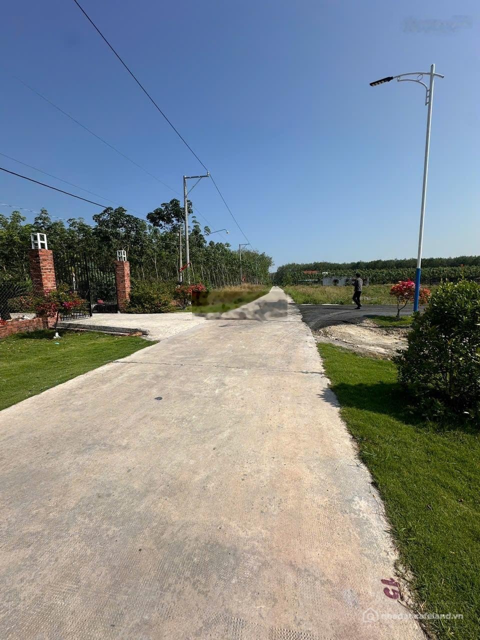 Bán đất thổ cư: Bán đất nền 5x43m, gần khu công nghiệp Minh Hưng 3, có sổ riêng,