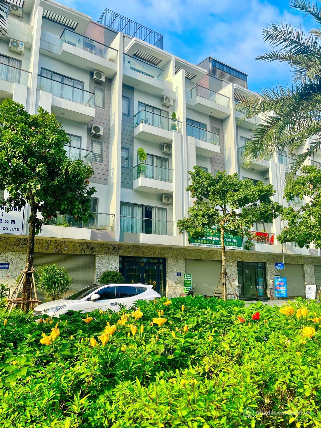 Bán biệt thự: Duy nhất căn Him Lam 5 tầng mặt shophouse 30m, giá chỉ 9.X tỷ. LH 