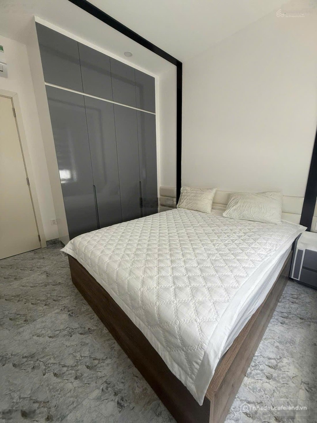 Bán biệt thự: Bán nhà 3 tầng full nội thất gần công viên hoa giấy, cách khu hồ b