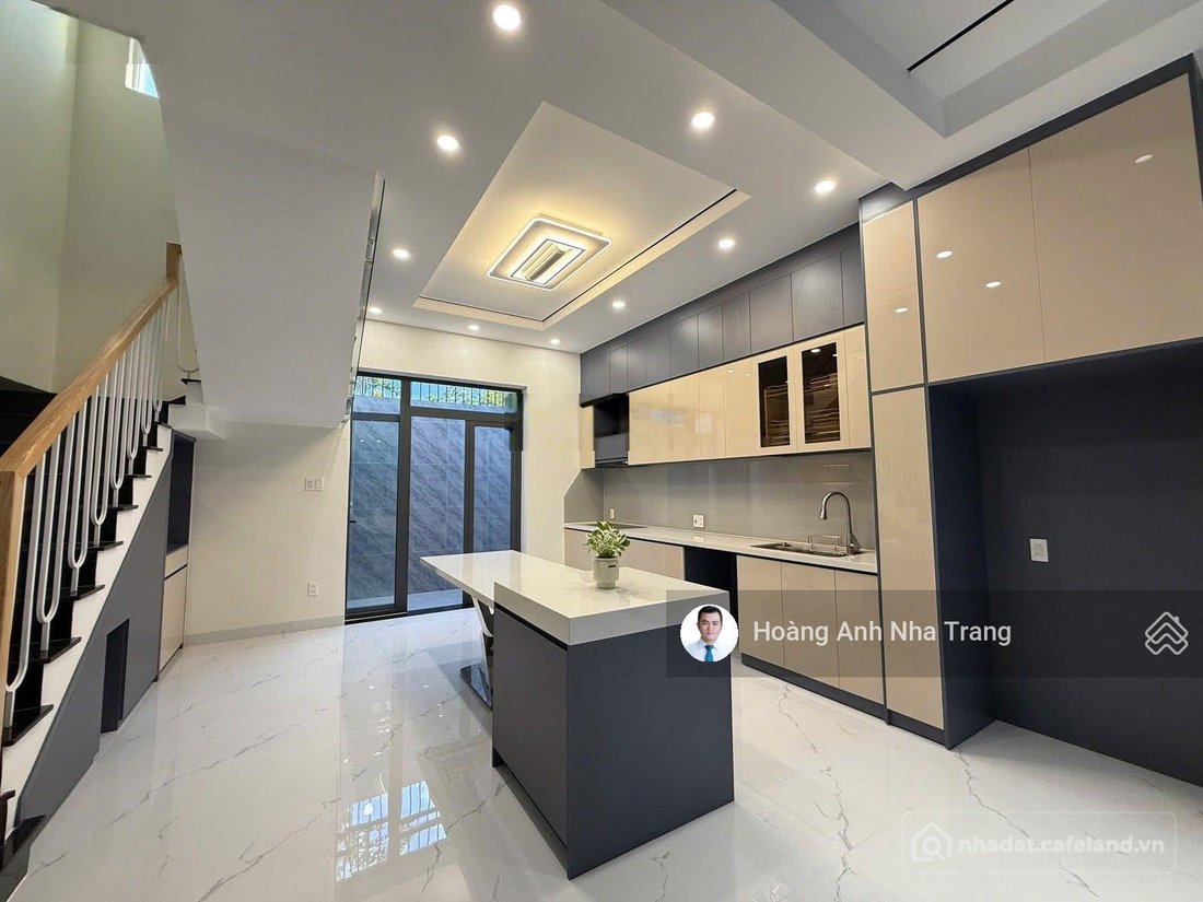 Bán nhà riêng: Giảm hẳn 300 triệu! bán nhà 3 tầng - ngang 5,5 mét tại vcn phước 