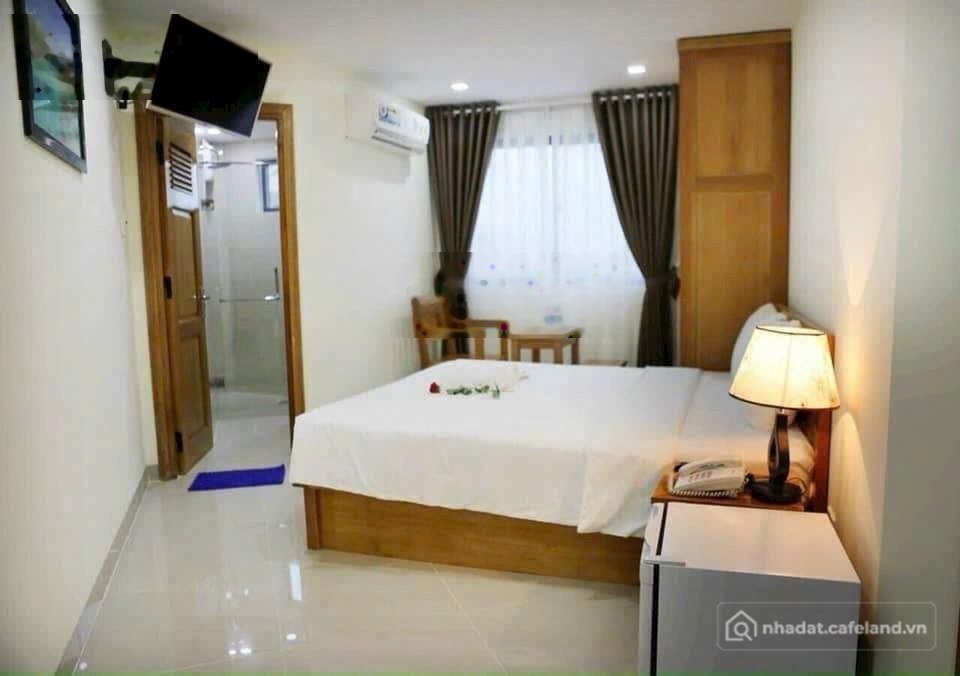 Bán nhà riêng: Bán nhà mặt tiền đường biển Phạm Văn Đồng Nha Trang