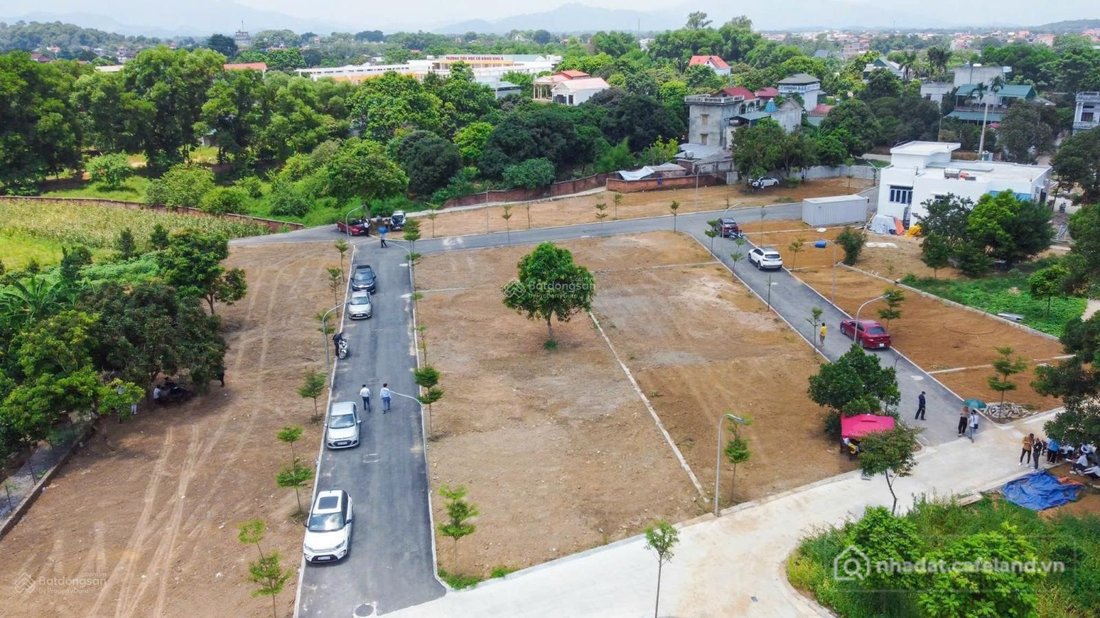 Bán đất thổ cư: Đất đẹp khu Đồng Trạng xã Hoà Lạc lô góc lại có hồ cực mát 65.5m