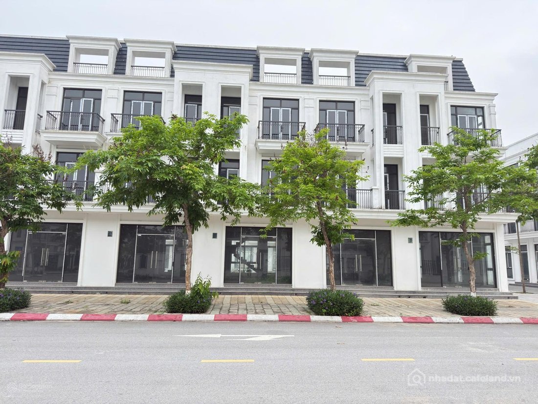 Bán biệt thự: Giá siêu tốt.Bán nhà vườn hiếm 135m2 HUD Me Linh Central. LH 09618