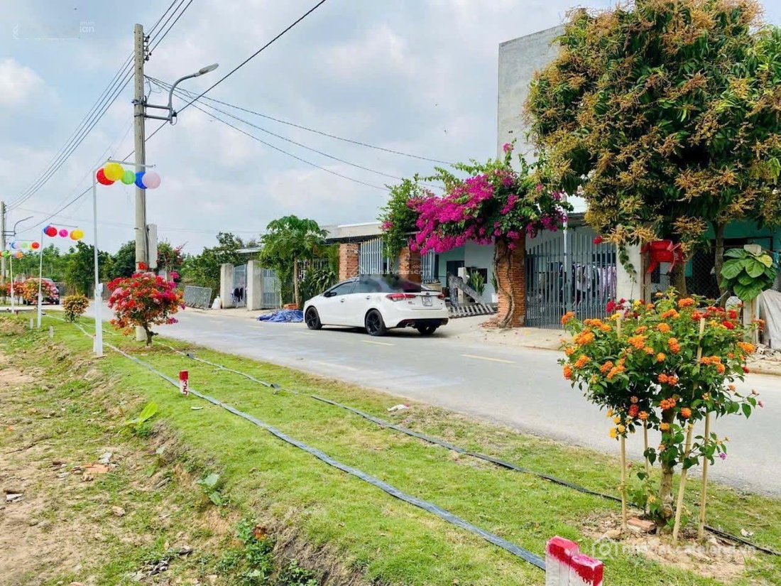 Bán đất thổ cư: Cần tiền bán gấp lô đất mặt tiền đường nhựa ngay khu công nghiệp