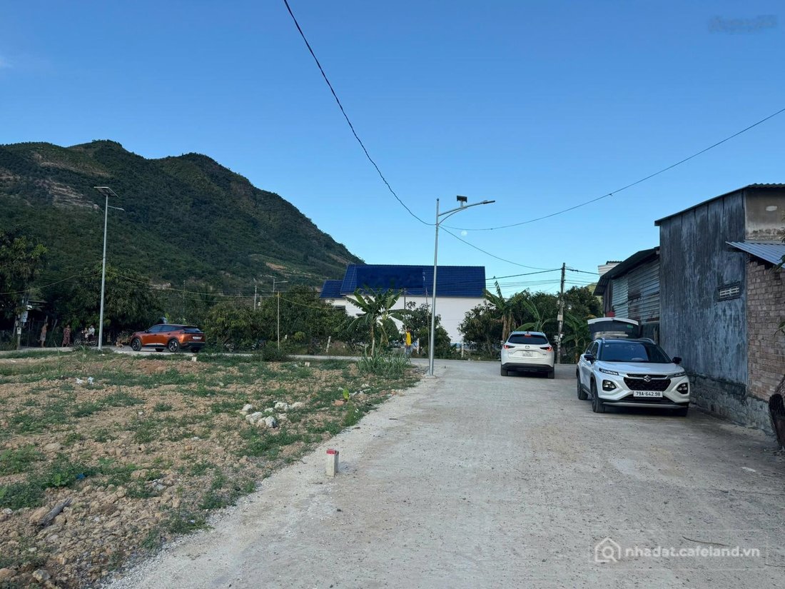 Bán đất thổ cư: Mở bán lô đất tại Suối Dầu, vị trí ngay trung tâm khu công nghiệ